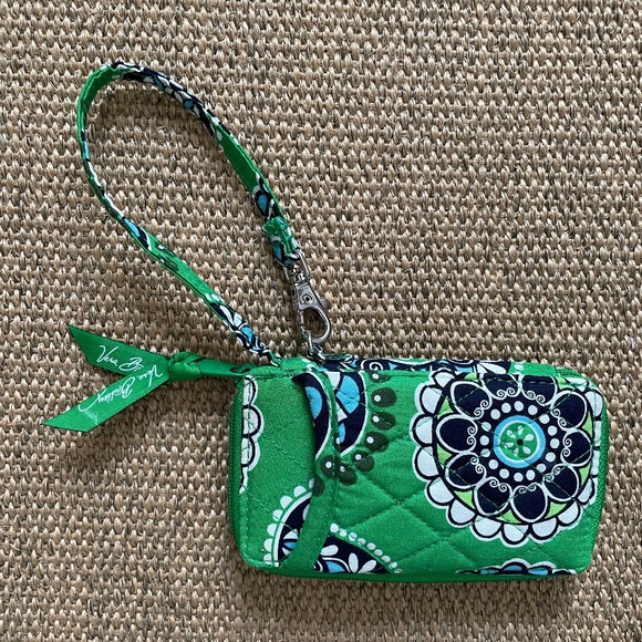 Like-New VERA BRADLEY Wristlet/Wallet Pattern:Cupcakes Green - Picture 1 of 4